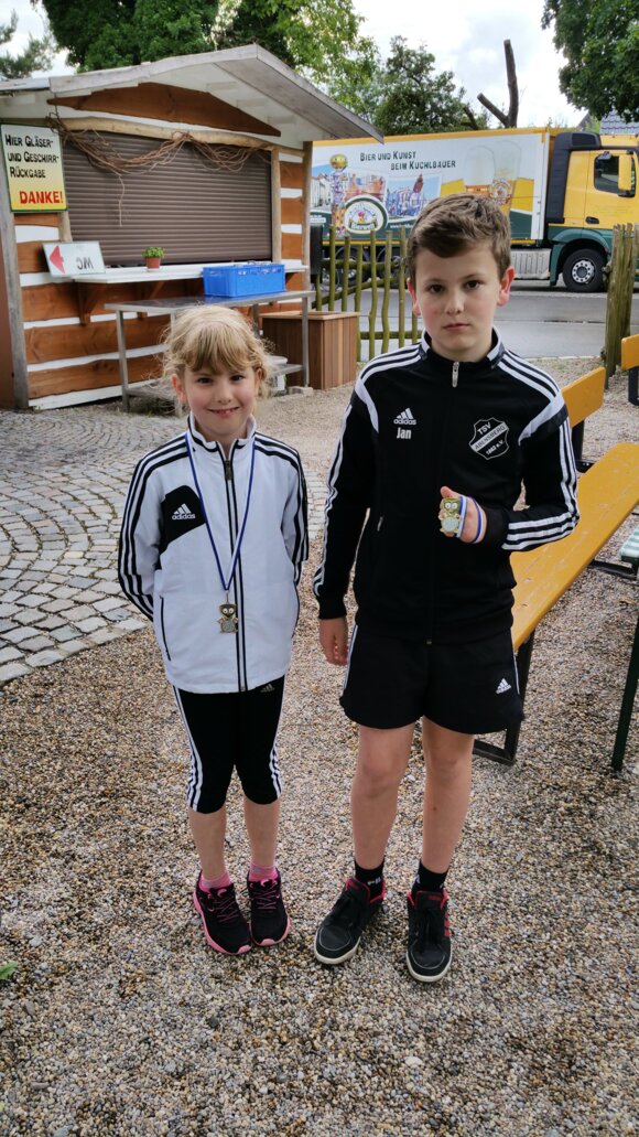 Lena und Jan erhielten eine Medaille für die Teilnahme